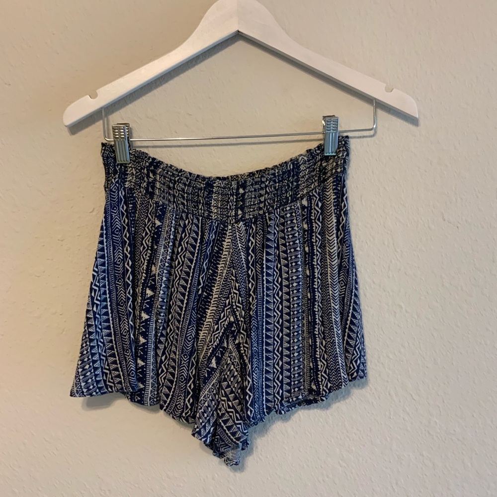R2d Aztec pull on shorts size small
